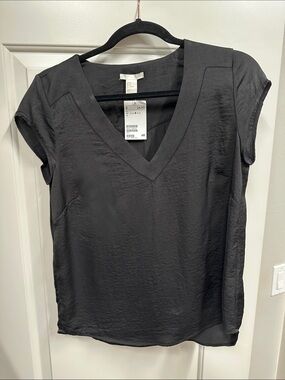 H&M Black V-Neck Cap Sleeve Top - Lightweight